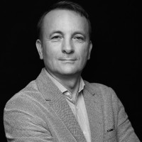 Robert Żmuda Email
