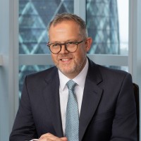 Latham & Watkins Employee Simon Skinner's profile photo
