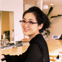 b-glowing Employee Rania's profile photo