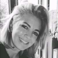 Mirella van der Voort Email