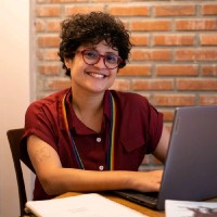 Isabela Caldas Email
