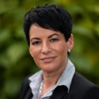Manuela Thönis Email
