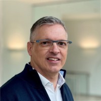 Jürg Hossli Email