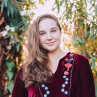 Lauren Comes Email & Phone Number
