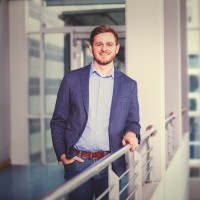 Dominik Häring Email