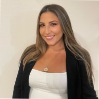 Cision Canada Employee Julia Tavares's profile photo