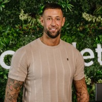 Complete. Dubai Employee Tom Smith's profile photo