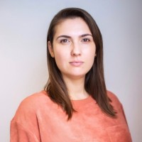 Thais Ferreira Email