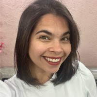 Caroline dos Santos Email