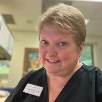 Leslie Arnold Email