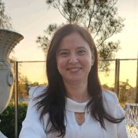 Neveen Eskandar Email