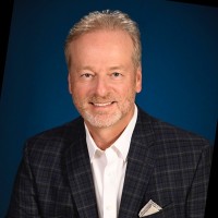 E-mail e número de telefone de Joe Corona