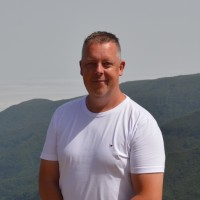 Thomas van Nek Email