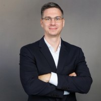 Lars G. Email