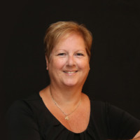 RE/MAX Pinnacle Employee Erin Weiland's profile photo