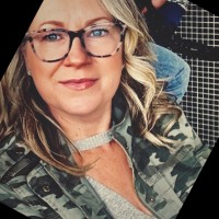 r.World Employee Samantha Stanton's profile photo