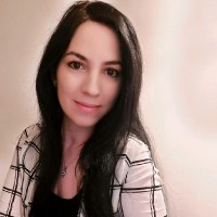 Simona Föcze Email