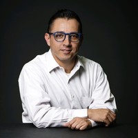 Roberto Gil Email & Phone Number
