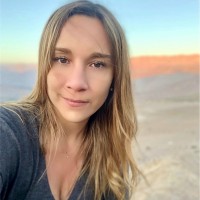 Claudia Riquelme Yañez Email