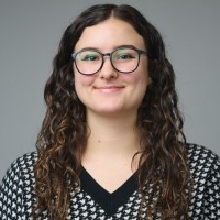 Makena Alavezos Email
