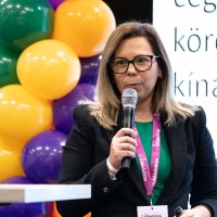 Anna Szabó Email