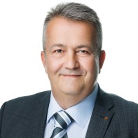 Robert Pintér Email