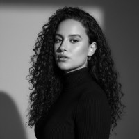 Vivian Gomes Email