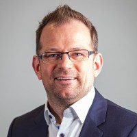 Felix Höll Email