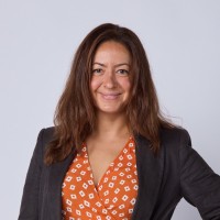 Anushka Gunes Email