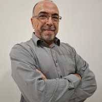 Roberto Vasconcellos Esteves Email