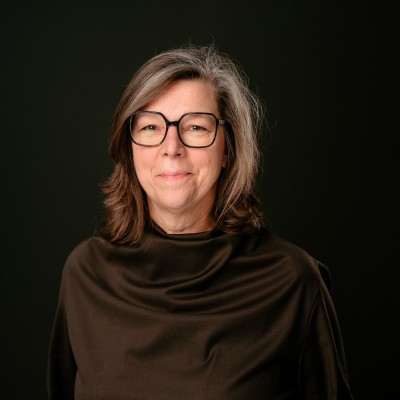 Bea de Waal Email & Phone Number