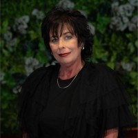 The MODERN SalonStudios Employee Nellie Dewey's profile photo