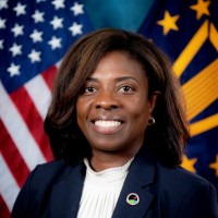 Angela Holmes
