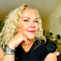 Flore Wels Email