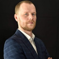 Piotr Baj Email