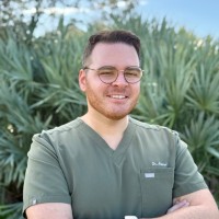 American Veterinary Group (AVG) Employee Robert Alonso's profile photo