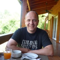 Adrián Schwarz Email