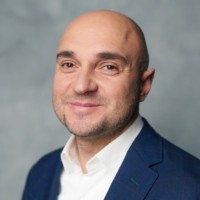 E-mail e número de telefone de Andrei Ursulescu