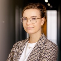 Julia Renner Email