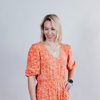 {Capture} Employee Helen Johnson's profile photo