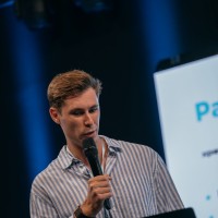 Niclas Seebode Email
