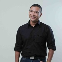 Jessadin Suwanbubpa Email