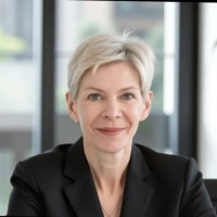 Pivot > Employee Stephanie Wickouski's profile photo