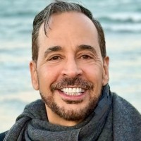 William Arruda - Motivational Speaker - Live and Virtual Keynotes Employee William Arruda's profile photo