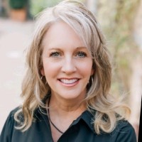 Sandi Fiola Email