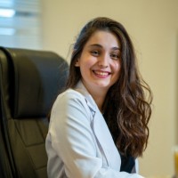 Özüm Çelik Email