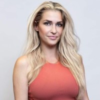 IQ PARTNERS Inc. Employee Kelly Noelle's profile photo