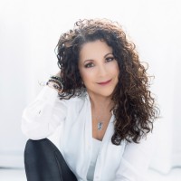 Lynette Smith Email & Phone Number