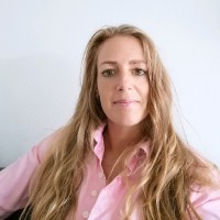Pascale van der Velden Email