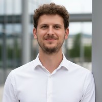 Sebastian Auer Email